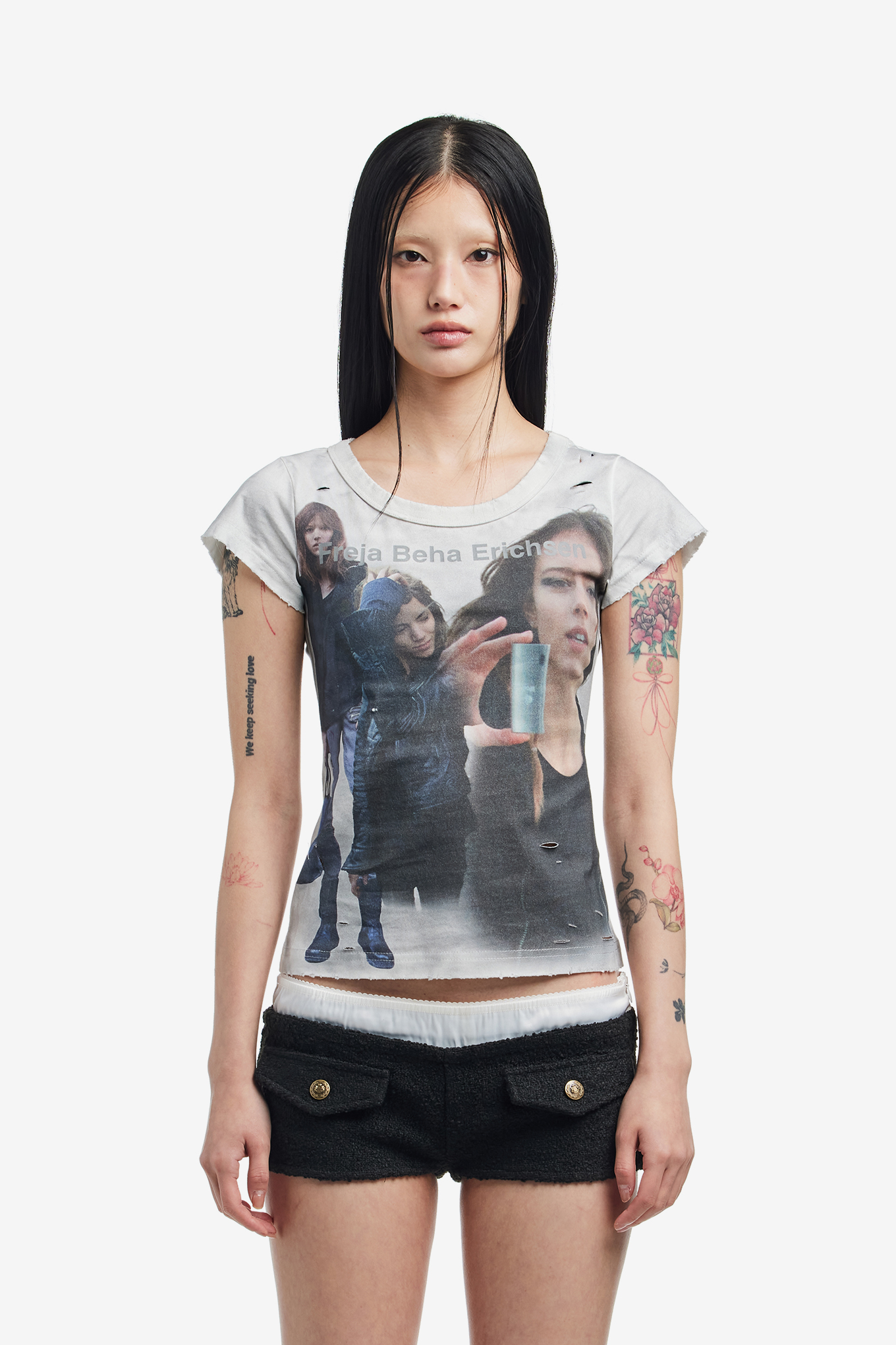 FREJA WOMENS TEE-PRAYING-78400 | 웍스아웃